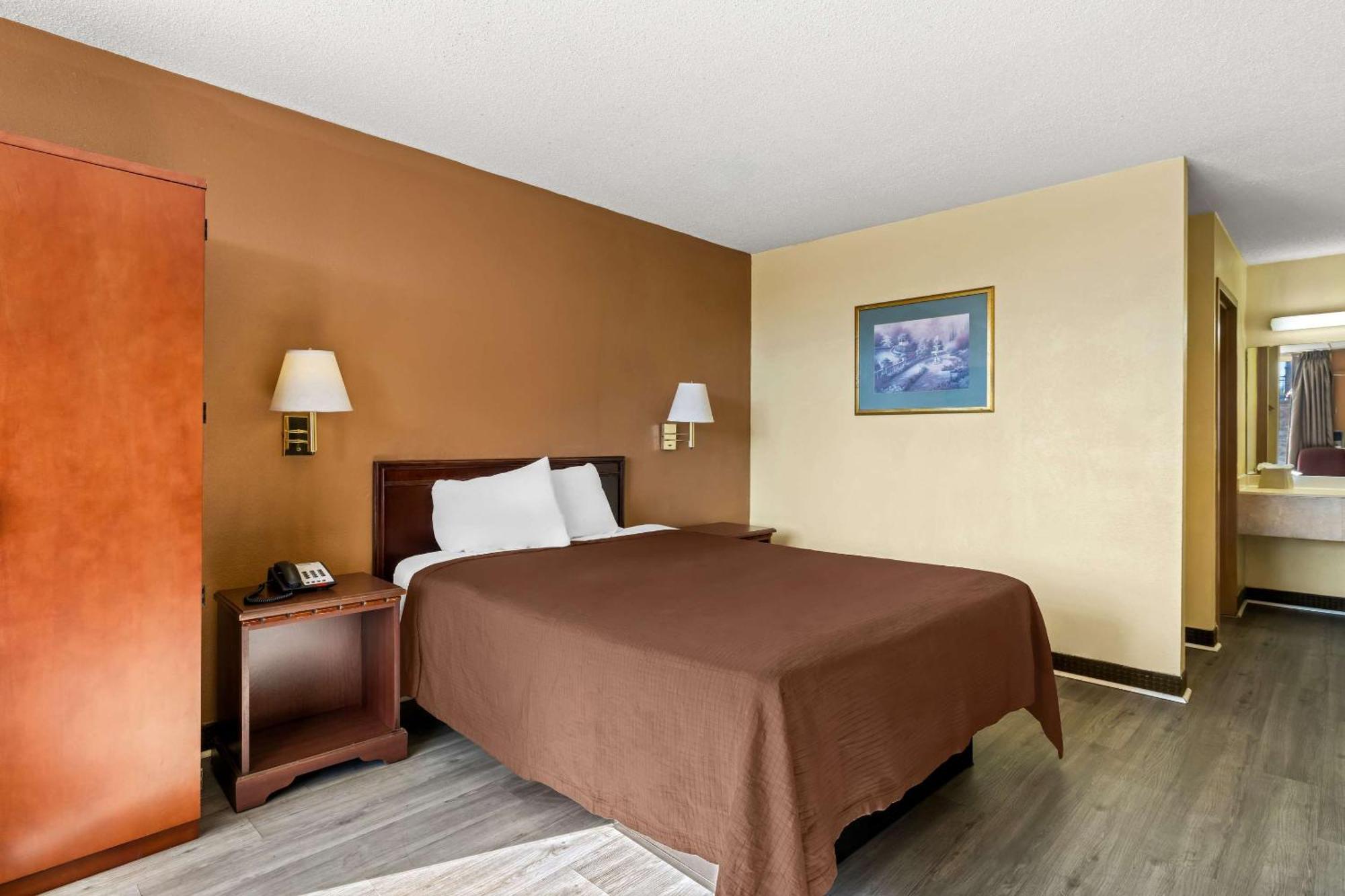 Rodeway Inn Монро Экстерьер фото